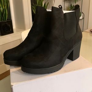 Dream Pairs pull on boots - US 10.5